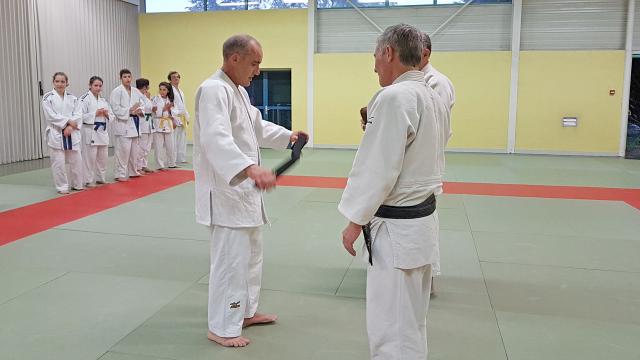 Remise de sa ceinture noire au Président du Judo Club Dourdan